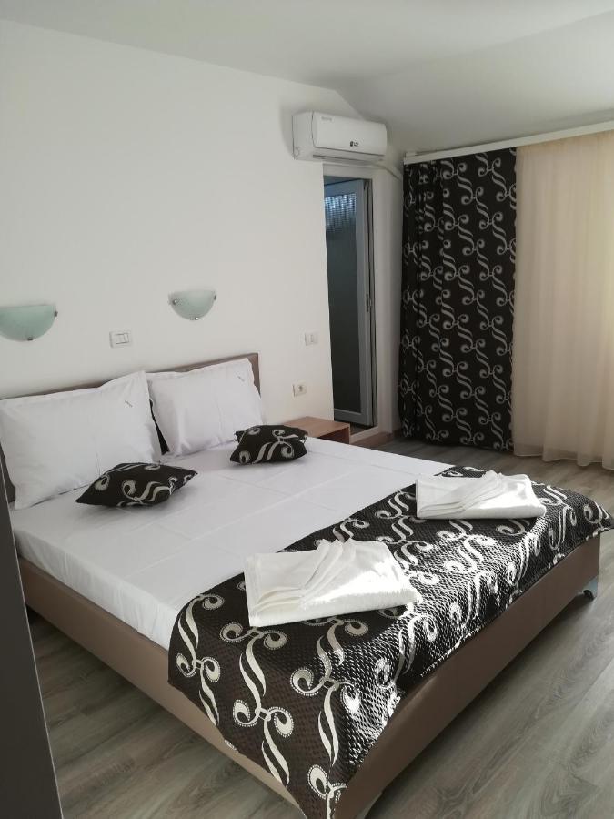 Casa Mevas Hotel Костинещи Екстериор снимка